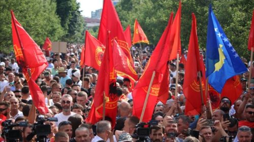 Prishtinë, protestë masive kundër Gjykatës Speciale për krime të luftës në Kosovë