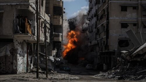 Sulmi izraelit godet një shtëpi në Gaza mes gjenocidit të vazhdueshëm
