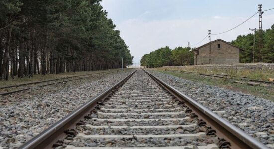 Danimarkë, 1 i vdekur dhe disa të plagosur pasi treni i pasagjerëve del nga shinat
