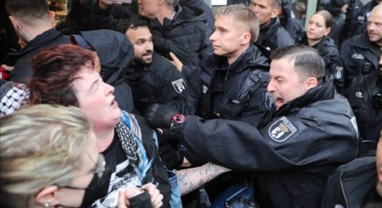 Policia gjermane ndërhyn me forcë ndaj protestuesve propalestinezë në Berlin