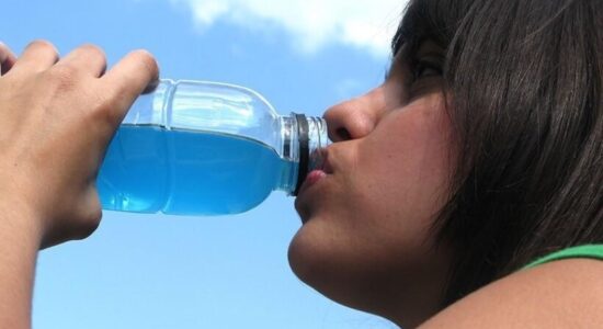 Norvegjia do të ndalojë shitjen e pijeve energjike për fëmijët nën 16-vjeç