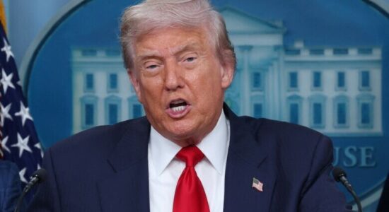 Trump e ngatërron Alaskën me Rusinë, thotë se do të takohet me Putinin dhe se do  të shkojë të premten në Rusi