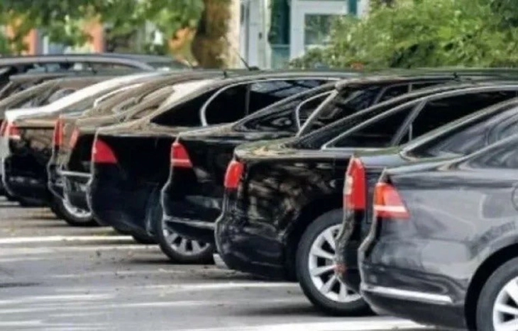 Qeveria apelon që institucionet t’i raportojnë automjetet zyrtare në Komisionin kundër korrupsionit