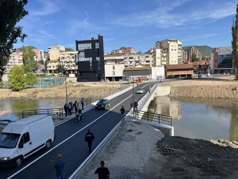 Kurti uron qytetarët: Më pak se dy muaj u deshën për të ngritur urën e 36-të në Kosovë mbi lumin Ibër