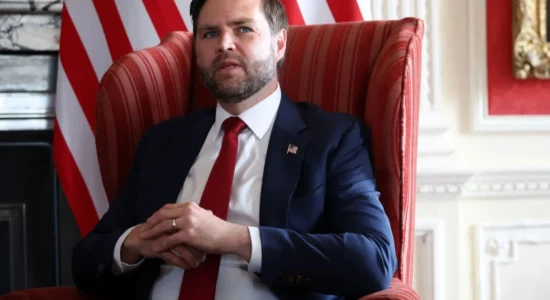 Lëvizje diplomatike para samitit në Alaskë, JD Vance takohet me homologët evropianë