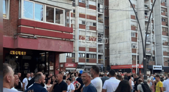 Konfirmohet, Lista Serbe organizatore e tubimit pro Vuçiqit në veri