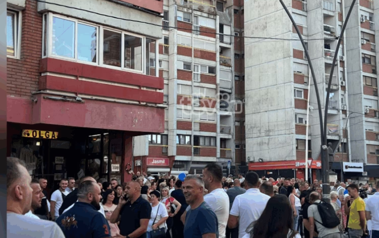 Konfirmohet, Lista Serbe organizatore e tubimit pro Vuçiqit në veri