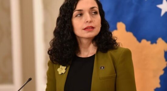 Thirrjet antishqiptare në ndeshjen Maqedonia e Veriut – Rumani, reagon presidentja e Kosovës, Vjosa Osmani