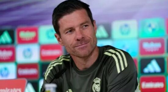 Real Madridi synon tri transferime të mëdha për ta bërë ekipin e Xabi Alonsos të pamposhtur