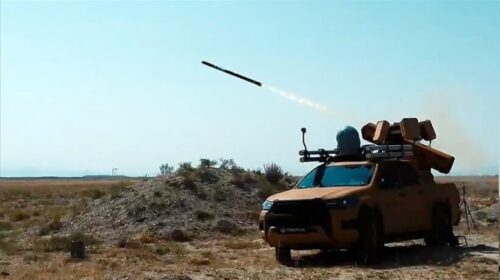 Raketa turke CİRİT godet me saktësi objektivin ajror në lëshimin e parë të saj nga Sistemi i Armëve PUSU