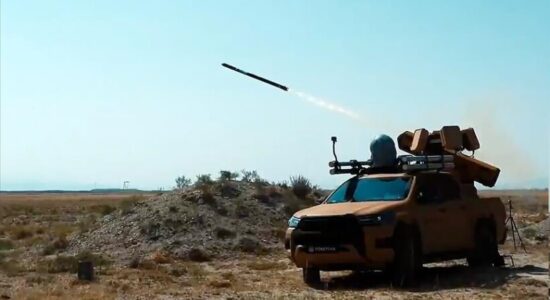 Raketa turke CİRİT godet me saktësi objektivin ajror në lëshimin e parë të saj nga Sistemi i Armëve PUSU