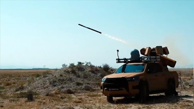 Raketa turke CİRİT godet me saktësi objektivin ajror në lëshimin e parë të saj nga Sistemi i Armëve PUSU