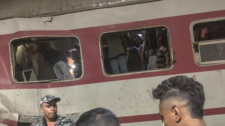 Del nga shinat treni në Egjipt, tre të vdekur dhe dhjetëra të plagosur