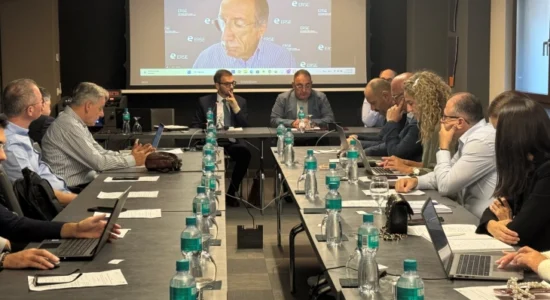 Takim në kuadër të Shkollës ballkanike të energjisë – ekspertë debatuan për masat që duhen ndërmarrë si parandalim nga “bllek aut”