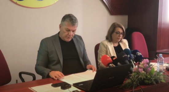(VIDEO) Sindikata: Kompanitë publike të Shkupit në gjendje kritike