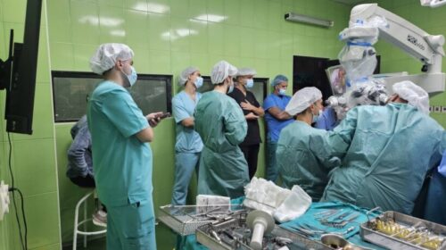 Aliu: Në Neurokirurgji për herë të parë është aplikuar videoangiografia fluorescente intraoperative gjatë trajtimit kirurgjik të aneurizmave në tru