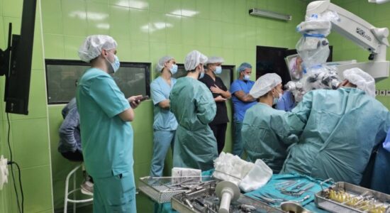 Aliu: Në Neurokirurgji për herë të parë është aplikuar videoangiografia fluorescente intraoperative gjatë trajtimit kirurgjik të aneurizmave në tru