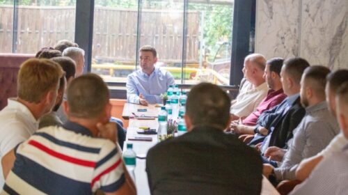Osmani takon ish drejtorët ekonomikë dhe organizativë të spitaleve – modeli i dy drejtorëve shembull i demokracisë konsesuale