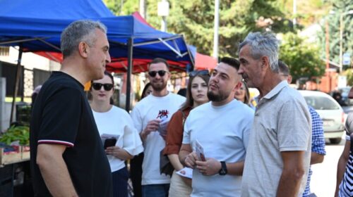 Bajram Rexhepi viziton tregun tradicional të së enjtes në Tetovë