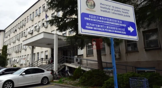ISHP: Nuk ka devijime në vlerat e rrezatimit në ajër dhe tokë pas zjarrit në Trubarevë, as metale të rënda në ujëra