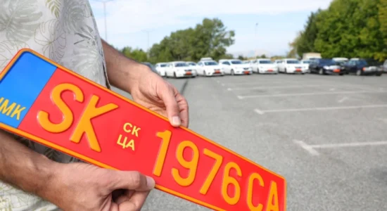 (VIDEO) Keqpërdorimet gjatë fushatës, deri më 29 shtator 7 500 automjete zyrtare me targa speciale