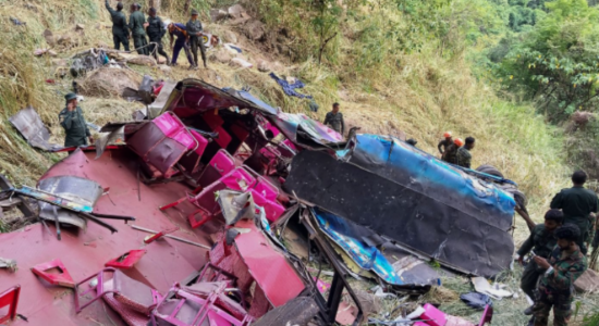 Tragjedi në Sri Lanka, autobusi bie nga një shkëmb 300 metra i lartë – 15 të vdekur
