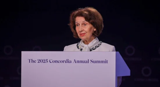 Siljanovska Davkova: Në vend që të na mbështesin, fqinjët na vendosin veto për BE
