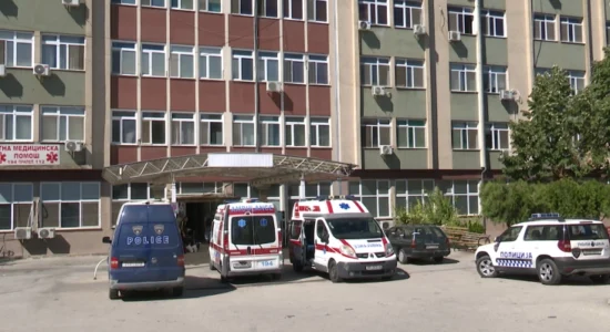 Rrahje masive para Spitalit të Prilepit, janë arrestuar 13 persona
