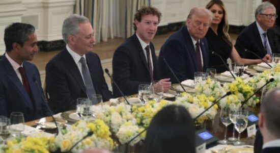 Milionerë e miliarderë, kush ishin 33 biznesmenët që Trump bëri bashkë në një takim