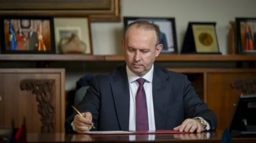 Gashi: Gjuha shqipe është një element i pazëvendësueshëm i kohezionit tonë shoqëror