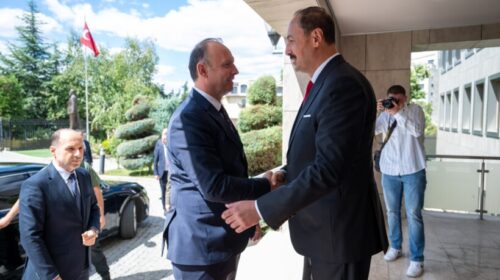 Kryeparlamentari Gashi dhe ambasadori Ulusoy: Mesazh miqësie për Ditën e Fitores