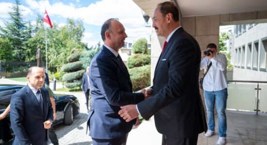 Kryeparlamentari Gashi dhe ambasadori Ulusoy: Mesazh miqësie për Ditën e Fitores