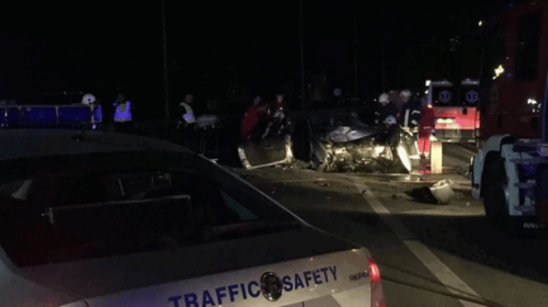 Aksident i rëndë në Kosovë, makina përplaset me autobusin, një i vdekur dhe katër të plagosur