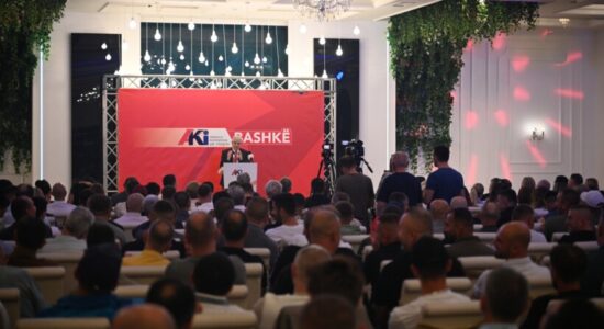 Ahmeti nga Tetova: Shqiptarët janë të gatshëm të mbrojnë dinjitetin, barazinë dhe të ardhmen evropiane