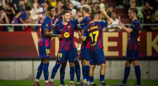 Flick merr dhuratë nga klubi në ditën e fundit të afatit kalimtar, një tjetër lojtar regjistrohet në ekipin e parë të Barcelonës