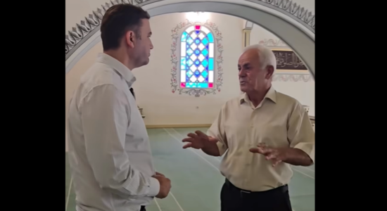 Bujar Osmani në vizitë në xhami dhe kishë në Çair: Do formohet sektor i veçantë për mirëmbajtjen e objekteve fetare