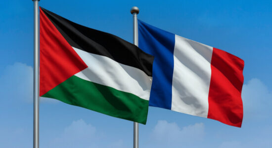 Franca njeh zyrtarisht shtetin e Palestinës