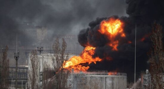Dronët ukrainas godasin një rafineri të naftës në Rusi