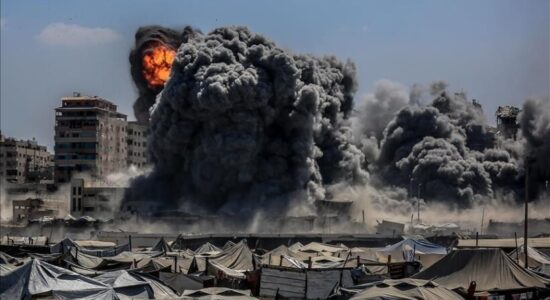 Izraeli urdhëron zhvendosje masive në Qytetin Gaza, fushata e bombardimeve intensifikohet