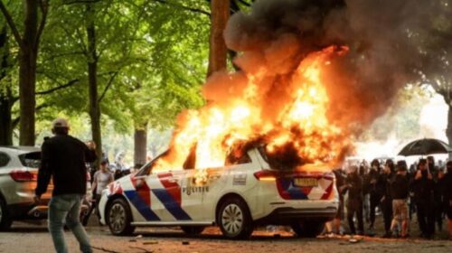 Dhunë dhe përplasje në Hagë, policia holandeze përdor gaz lotsjellës dhe ujë për të shpërndarë protestën anti-emigracion