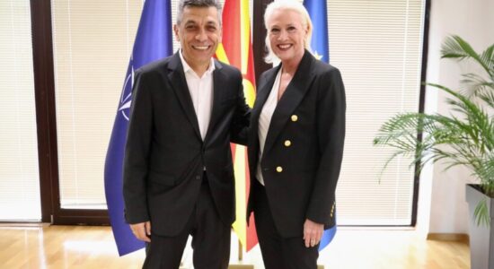 Zv/kryeministri Mexhiti takohet me ambasadoren e SHBA-së, Angela Ageler