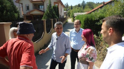 Izet Mexhiti në lagjen Teneqe Mahallë: Politika e vërtetë bëhet në terren, me njerëzit