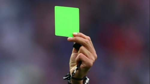 Për herë të parë në histori: Futbolli prezanton kartonin jeshil