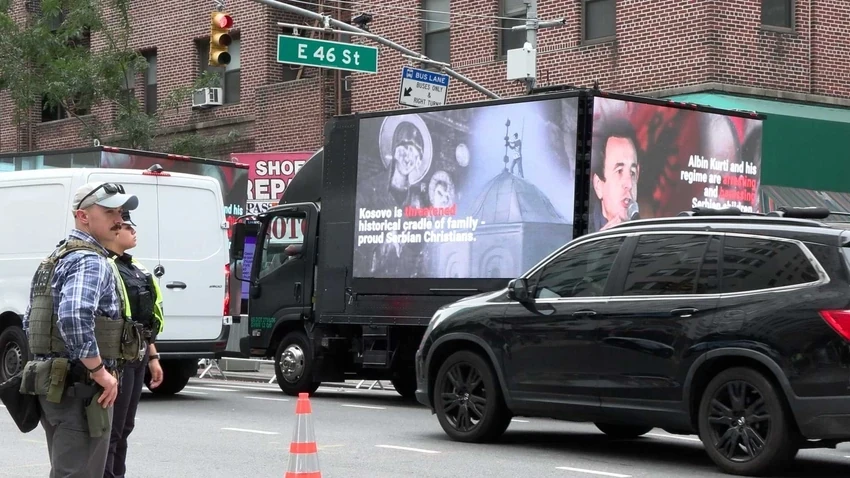 Billborda kundër Kosovës e Kurtit në New York nga diaspora serbe