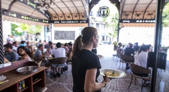 Më së shumti punëtorë kërkohen në veprimtaritë shërbyese dhe shitje
