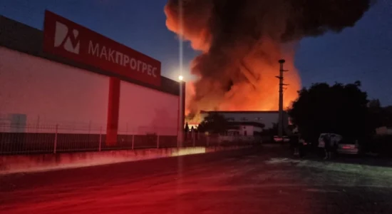(VIDEO) Prokuroria po heton shkakun e zjarrit në fabrikën “Makprogress-Vinçini”