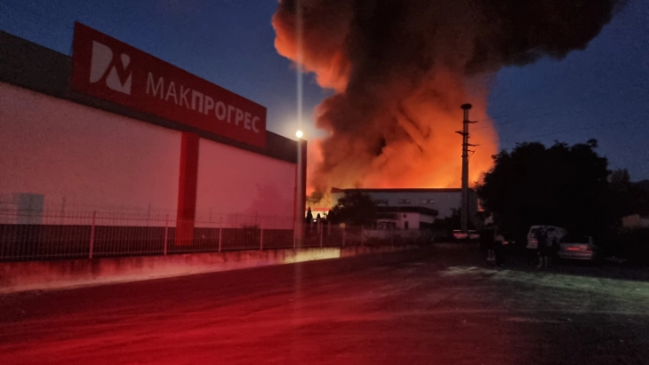 (VIDEO) Prokuroria po heton shkakun e zjarrit në fabrikën “Makprogress-Vinçini”