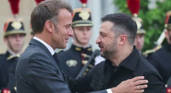 Zelensky në Paris për bisedime të rëndësishme me Macron dhe Samitin e Koalicionit