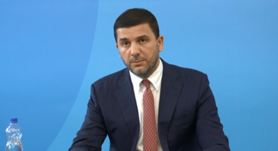 Krasniqi: Me sy e me zemër sot në Hagë, Kosova nuk i harron bijtë e saj