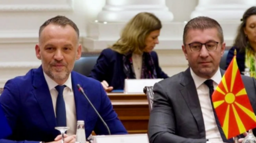Mickoski: Me Fetain komunikojë në anglisht, po tenton ta mësoj gjuhën maqedonase!